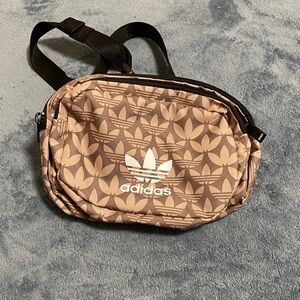 adidas crossbody/fanny pack